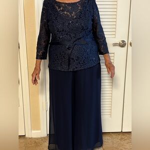 2 pc Alex Evenings Navy Lace top w Wide Leg chiffon pants.  NOT a jumpsuit.